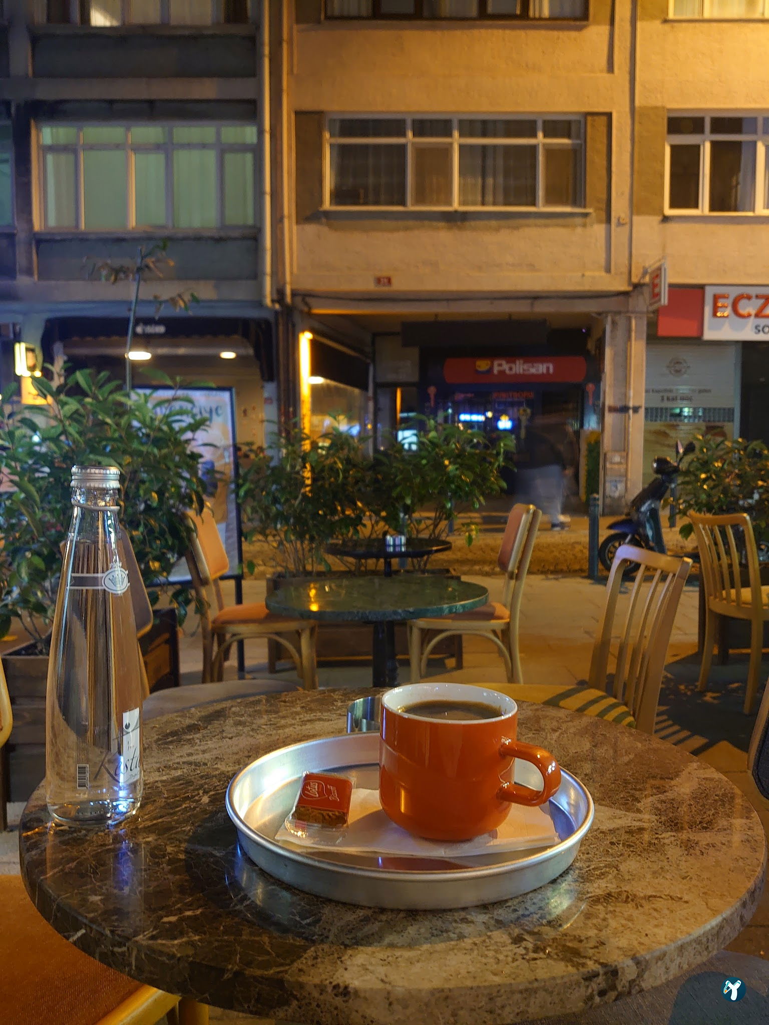 Books & Coffee Yeldeğirmeni