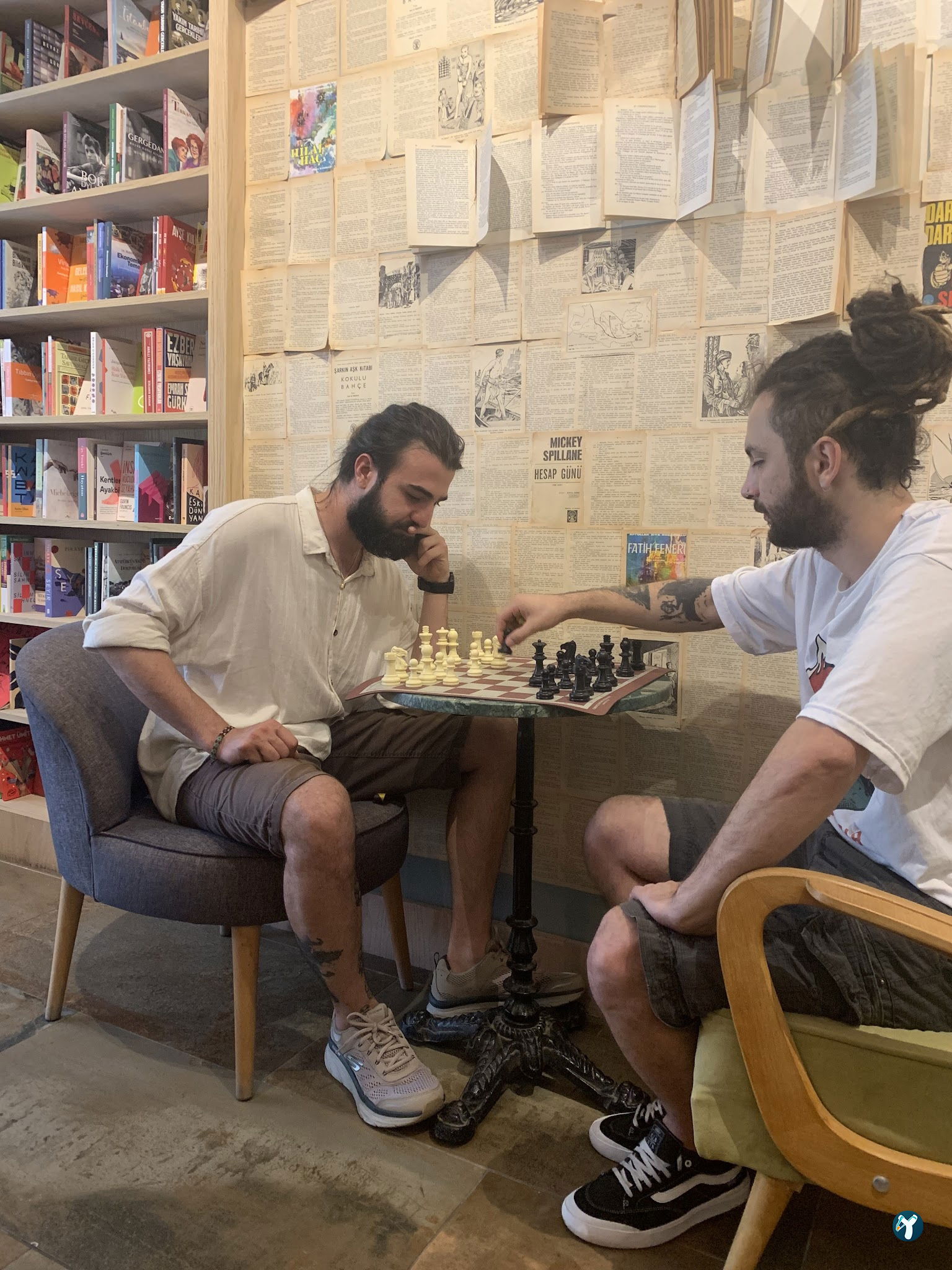 Books & Coffee Yeldeğirmeni