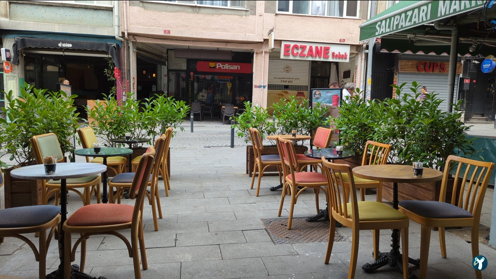 Books & Coffee Yeldeğirmeni