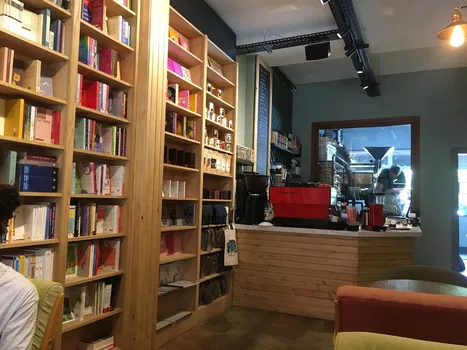 Books & Coffee Yeldeğirmeni resimleri