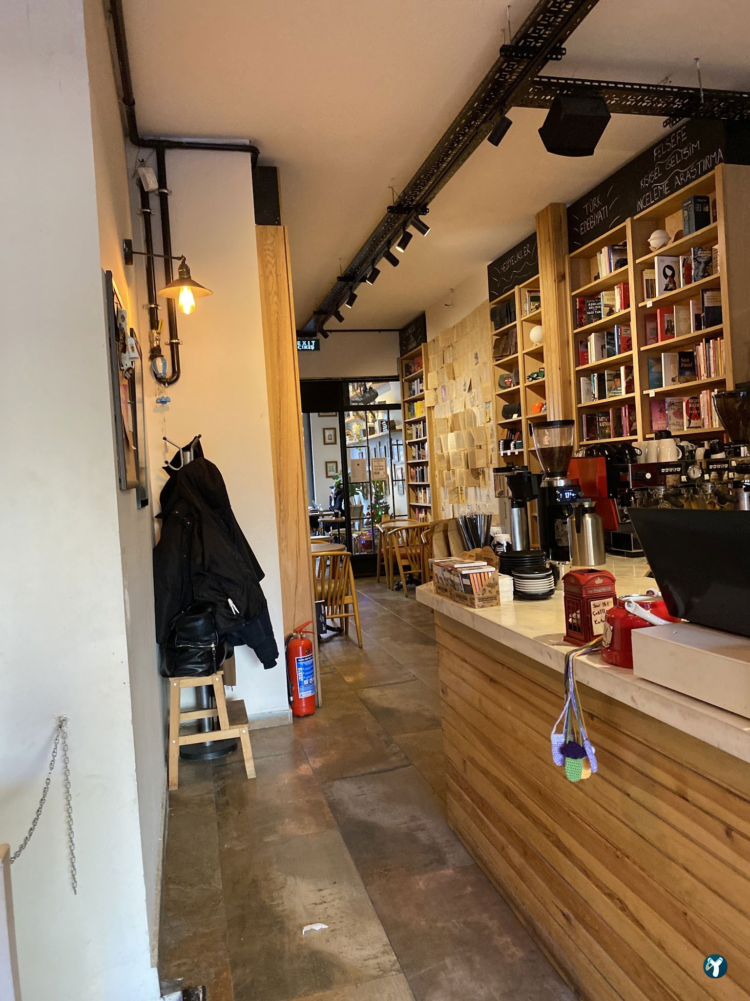 Books & Coffee Yeldeğirmeni