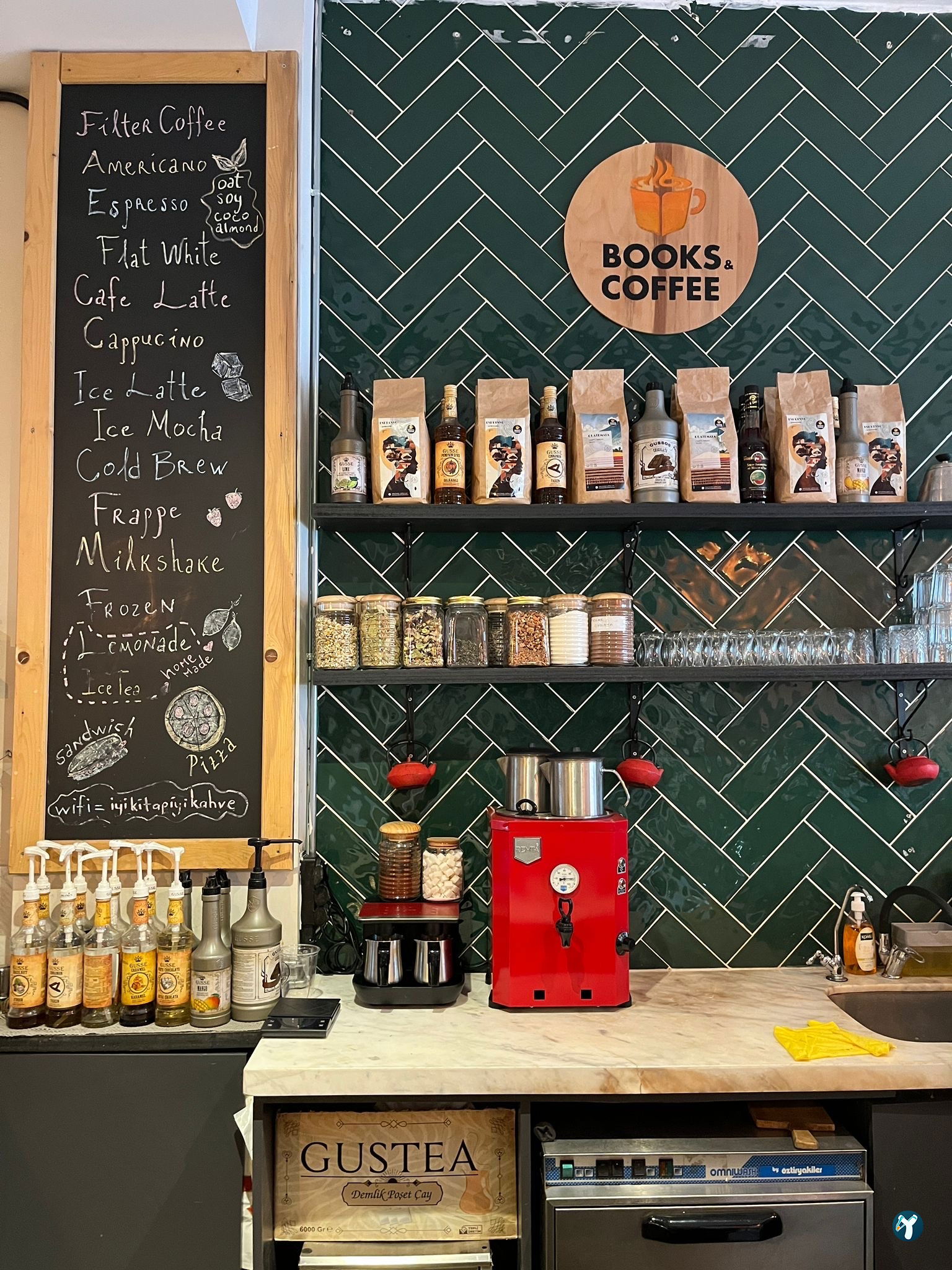 Books & Coffee Yeldeğirmeni