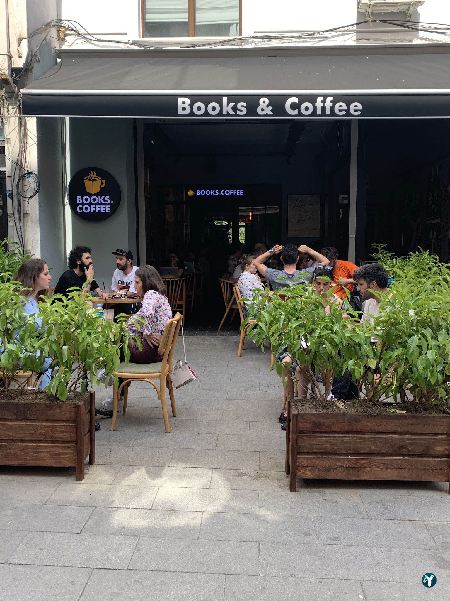 Books & Coffee Yeldeğirmeni