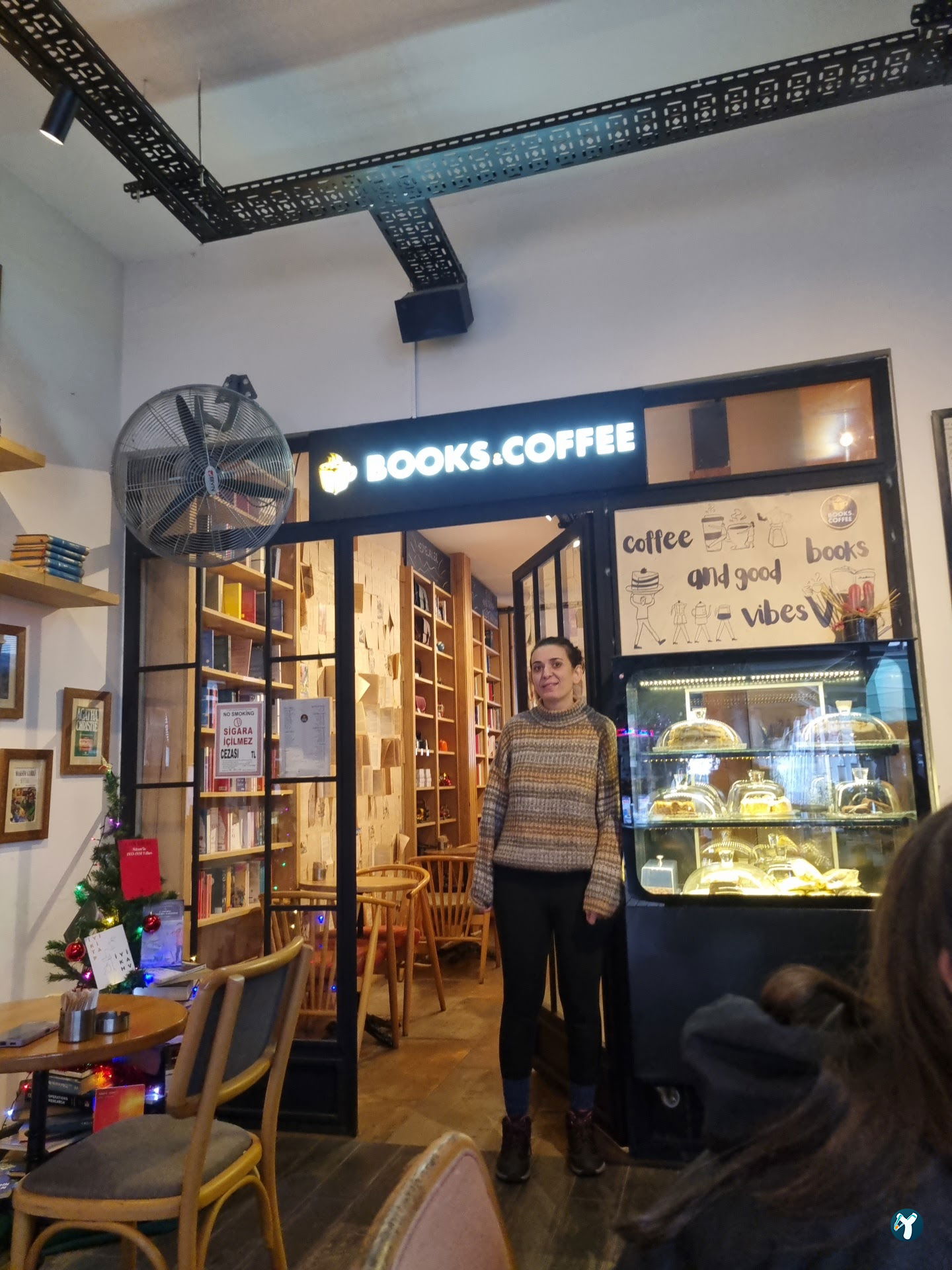 Books & Coffee Yeldeğirmeni