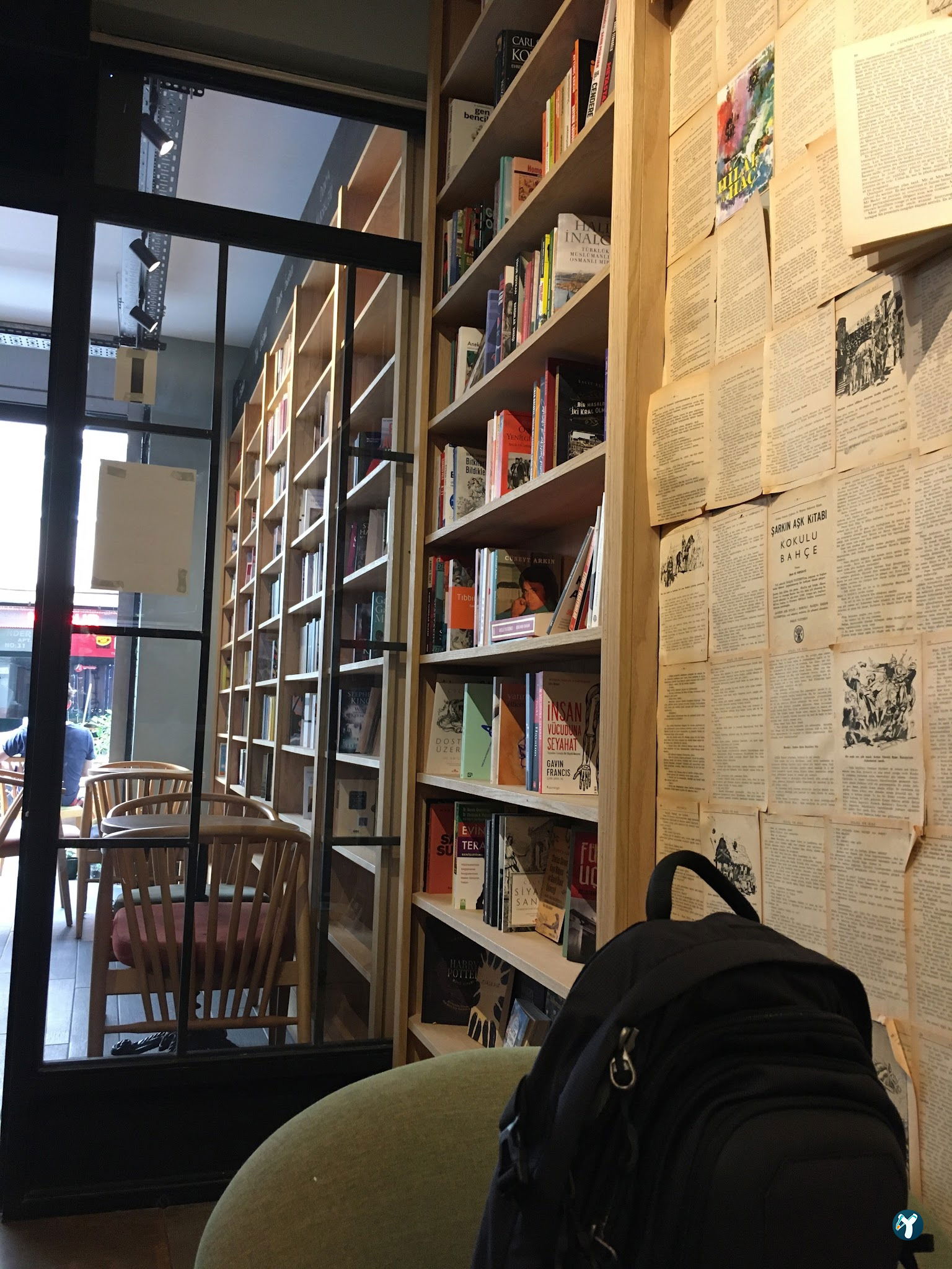 Books & Coffee Yeldeğirmeni