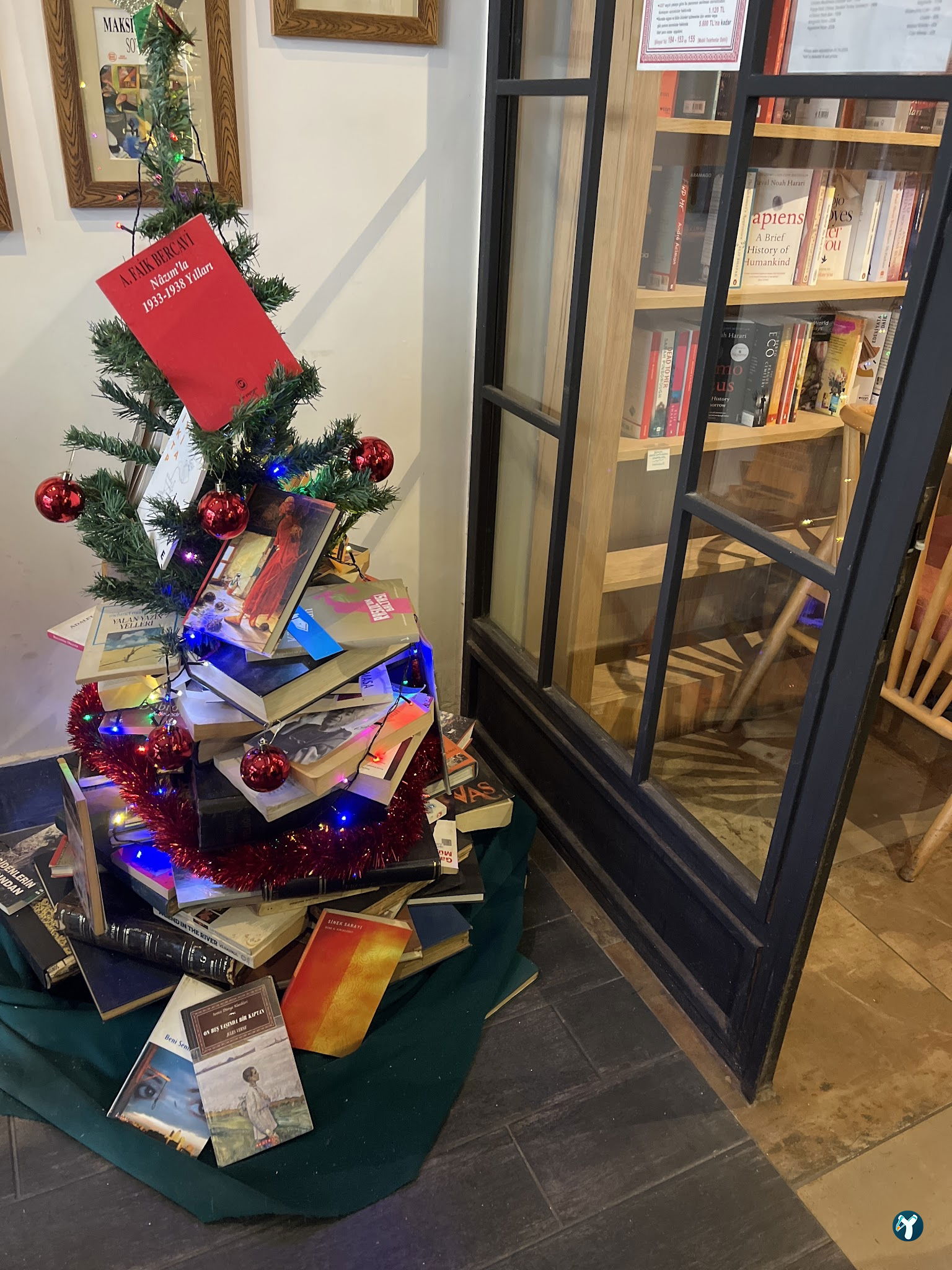 Books & Coffee Yeldeğirmeni
