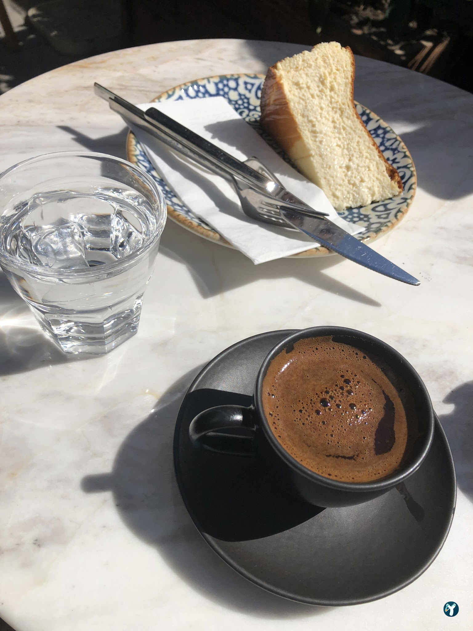 Books & Coffee Yeldeğirmeni