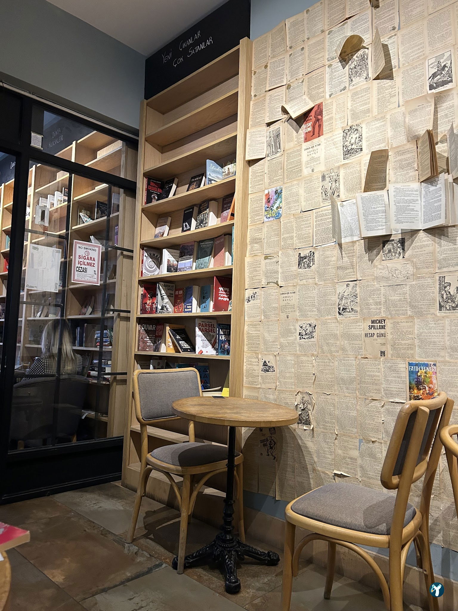 Books & Coffee Yeldeğirmeni