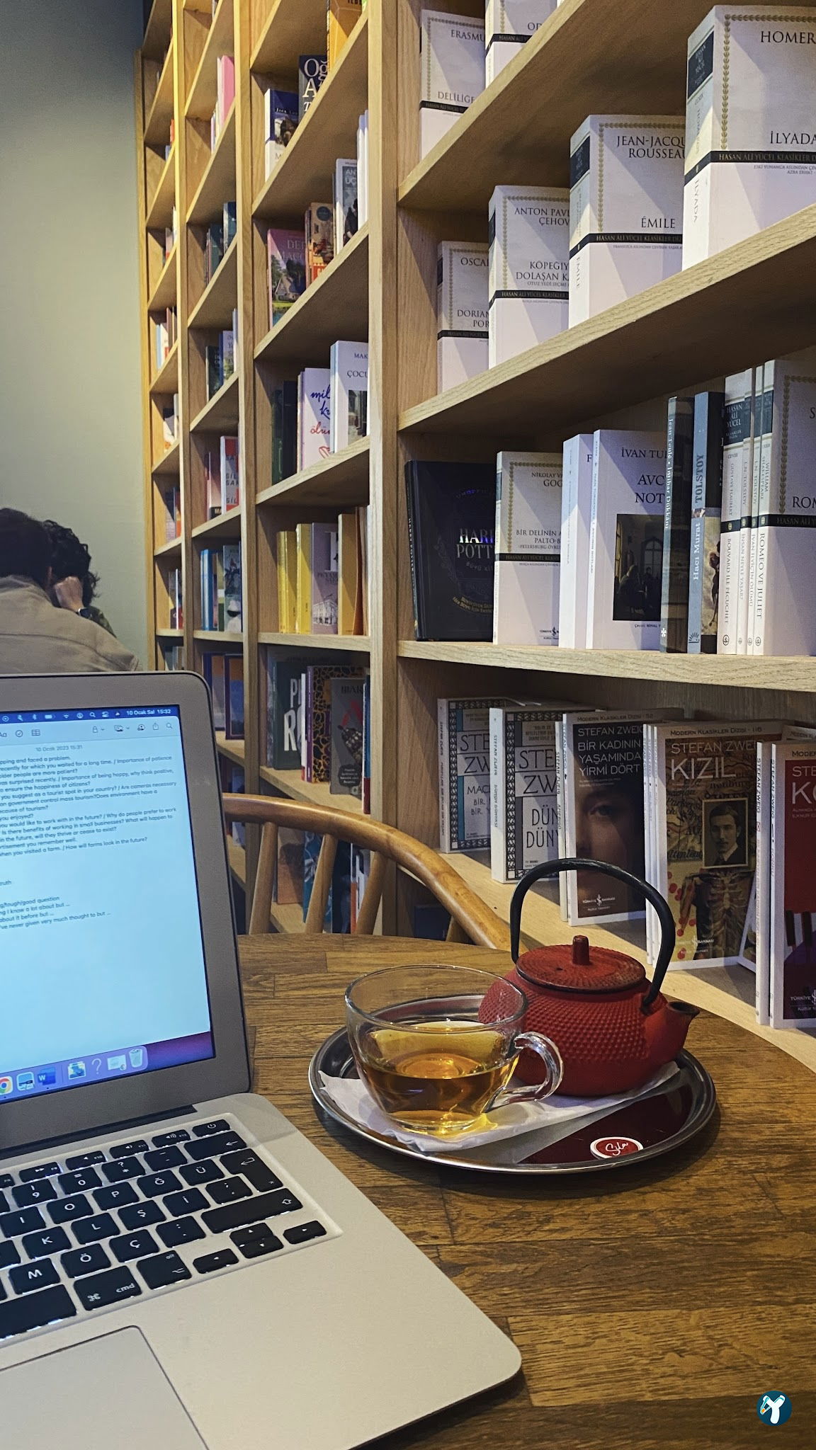 Books & Coffee Yeldeğirmeni