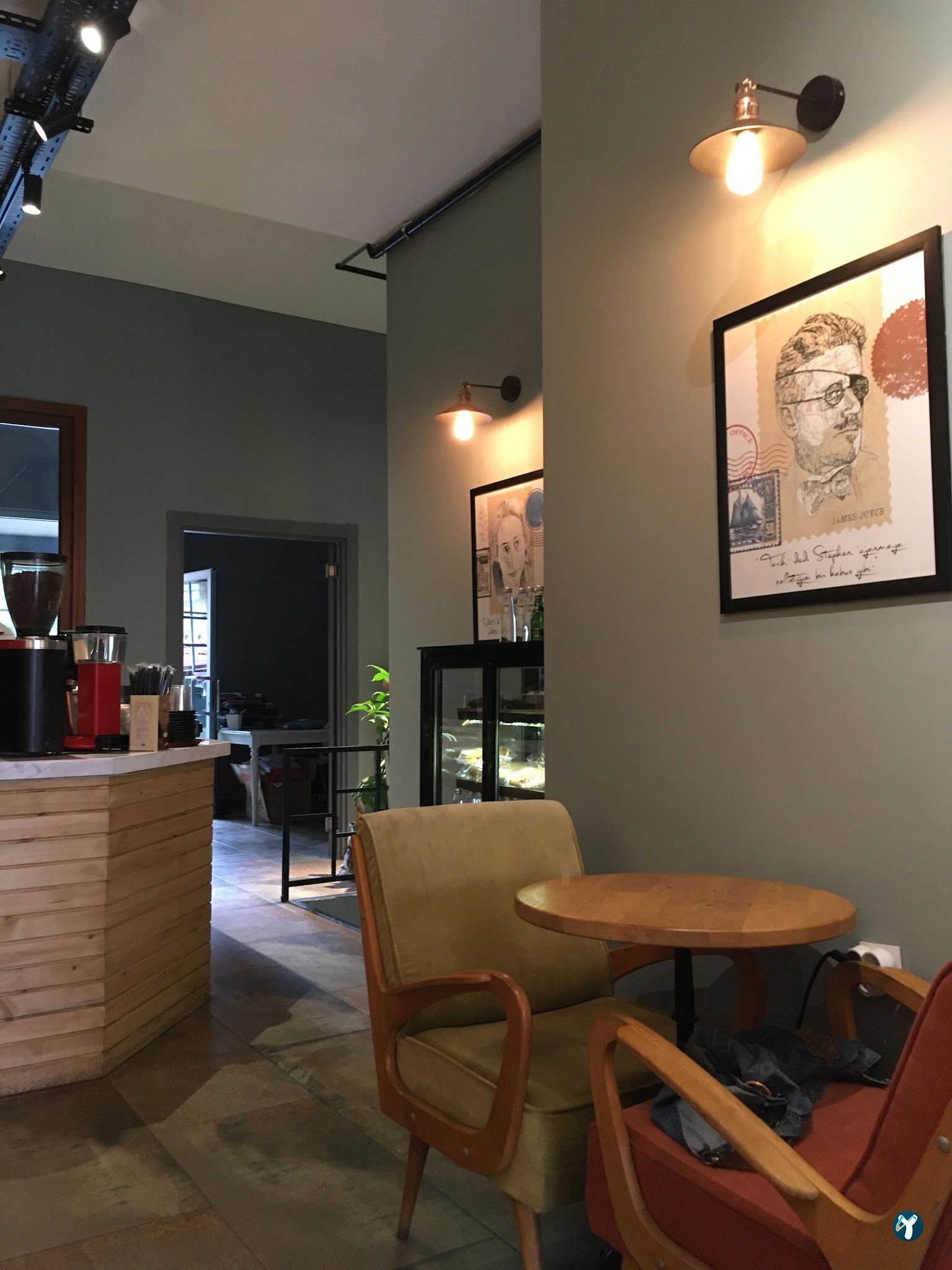 Books & Coffee Yeldeğirmeni