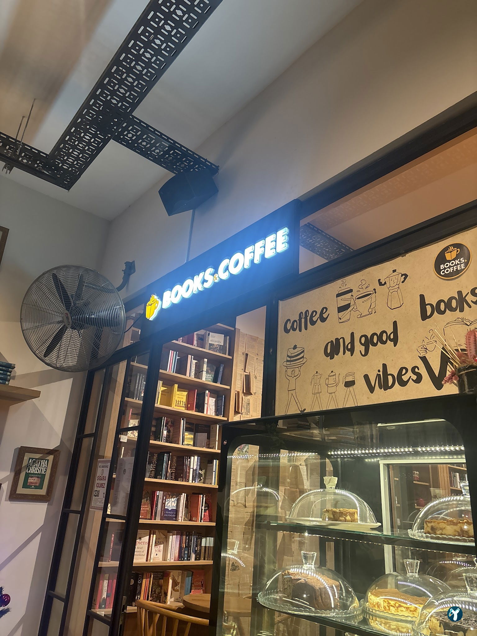 Books & Coffee Yeldeğirmeni