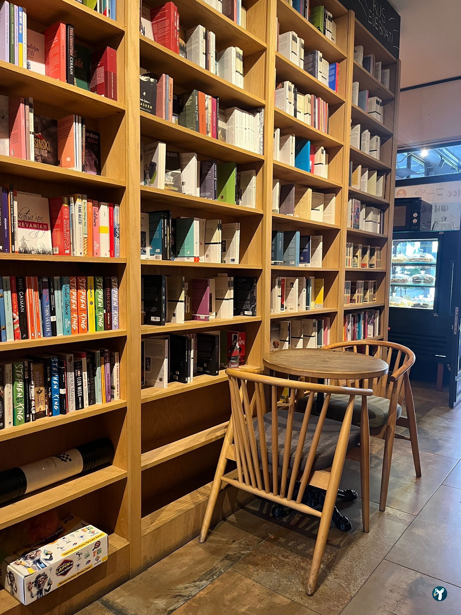 Books & Coffee Yeldeğirmeni