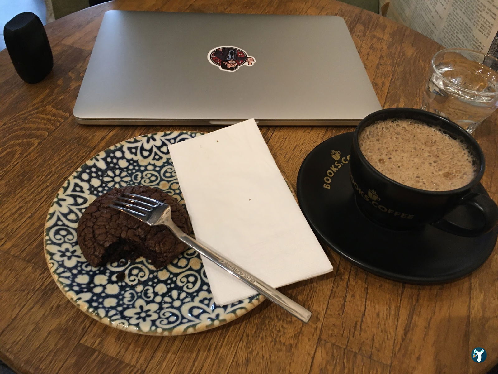 Books & Coffee Yeldeğirmeni