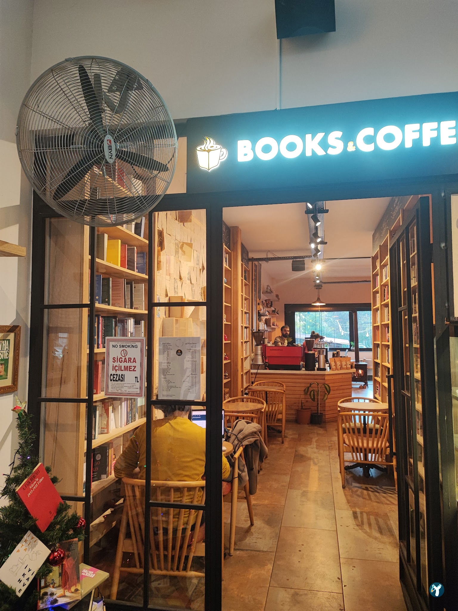 Books & Coffee Yeldeğirmeni