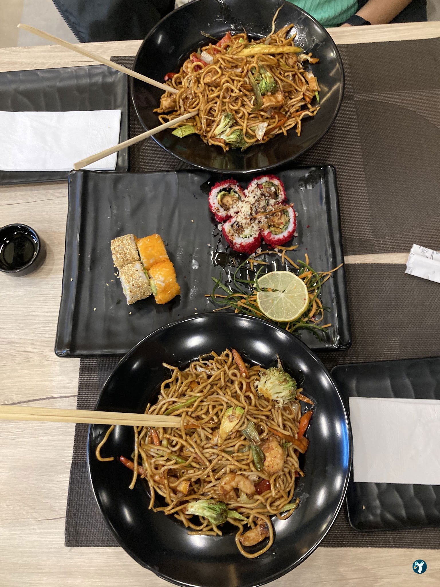 Ni̇wa Chinese & Sushi