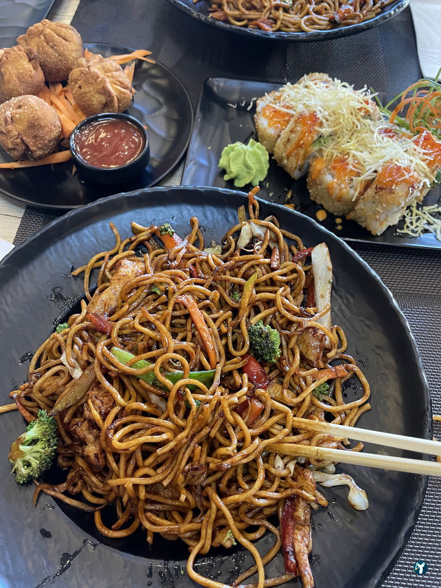 Ni̇wa Chinese & Sushi