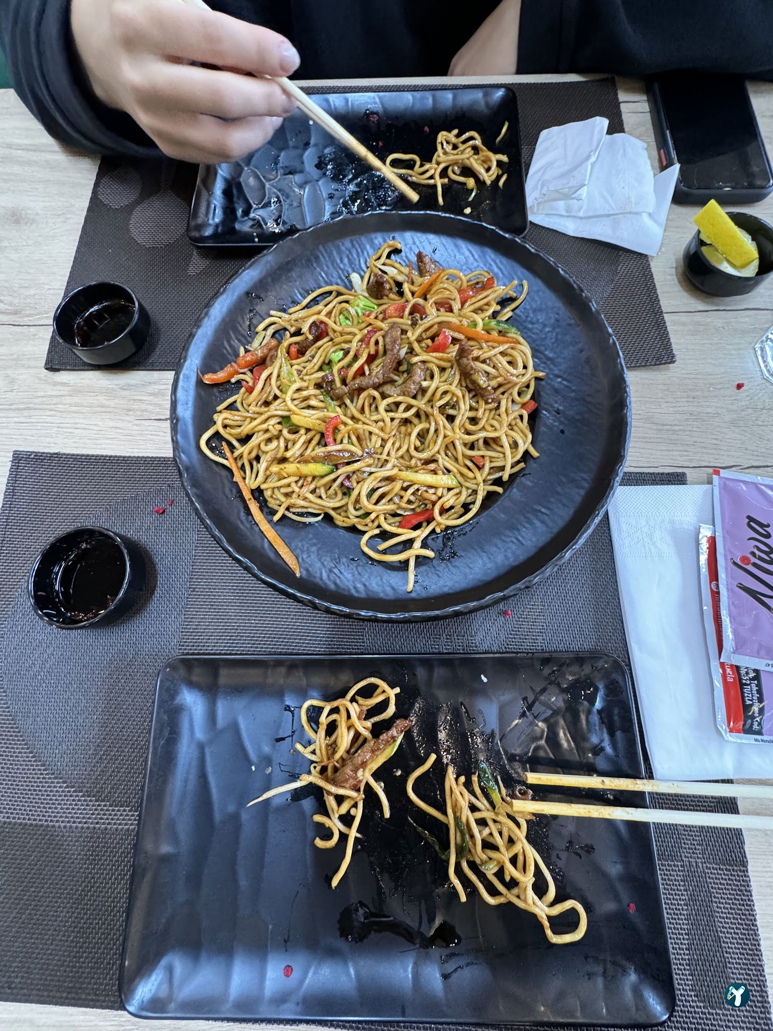 Ni̇wa Chinese & Sushi