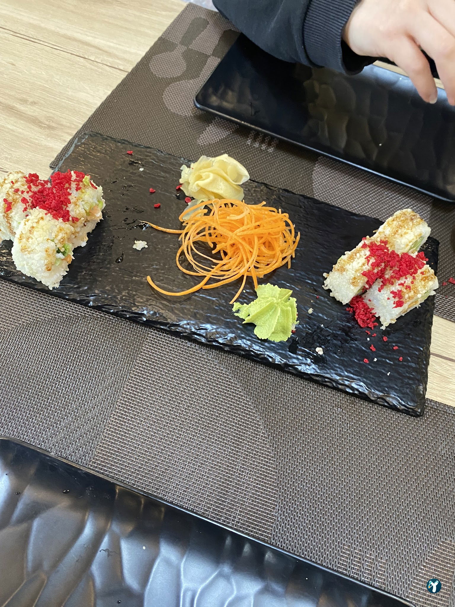 Ni̇wa Chinese & Sushi