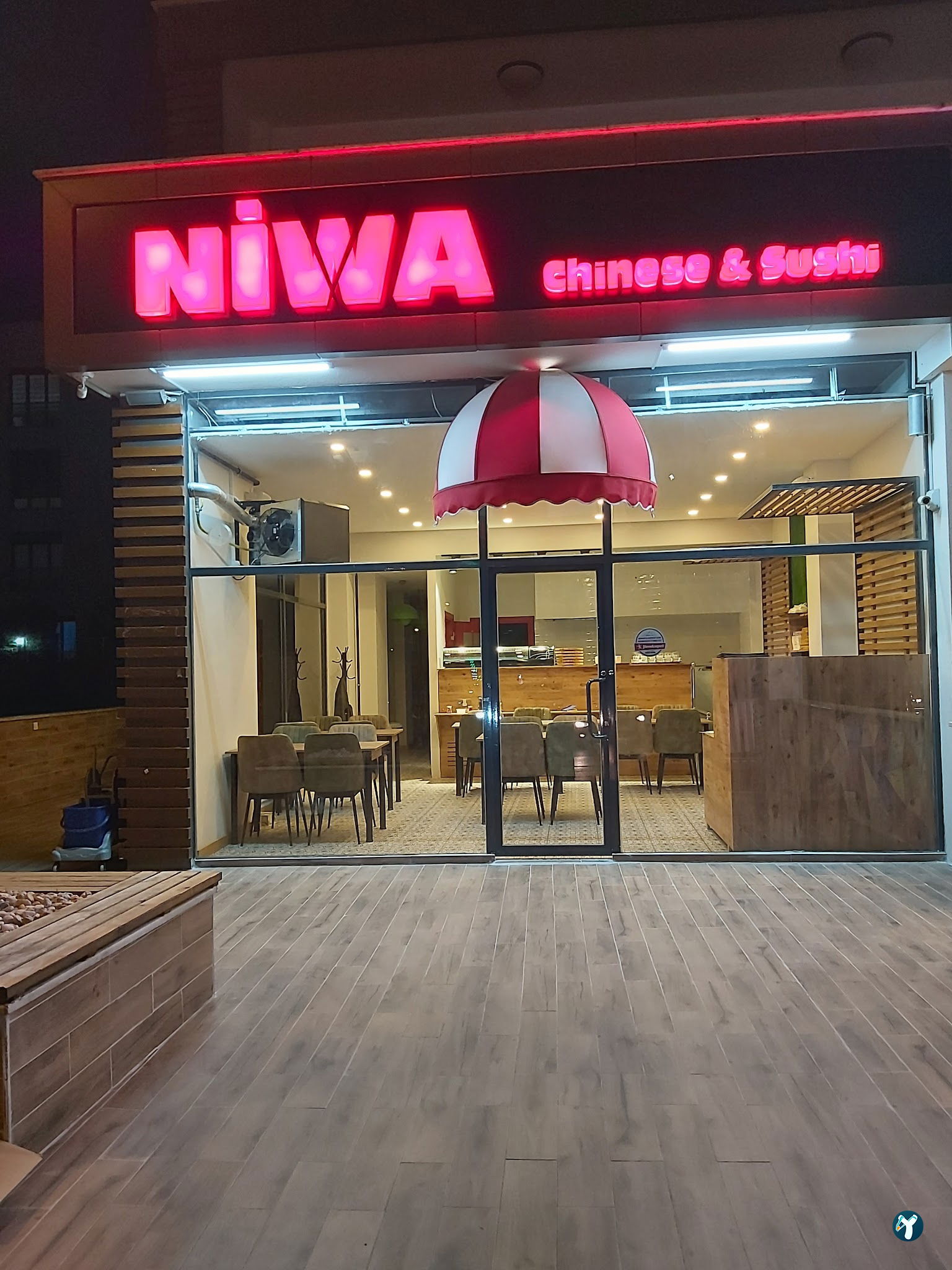 Ni̇wa Chinese & Sushi