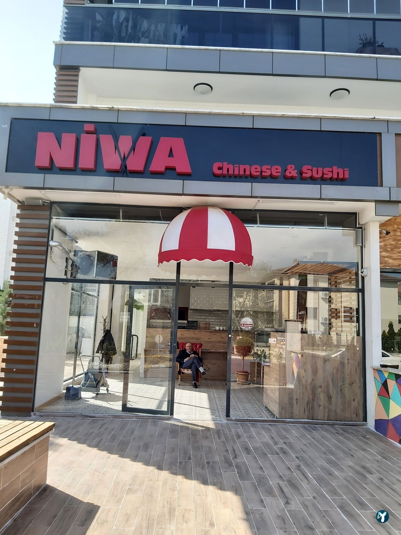 Ni̇wa Chinese & Sushi