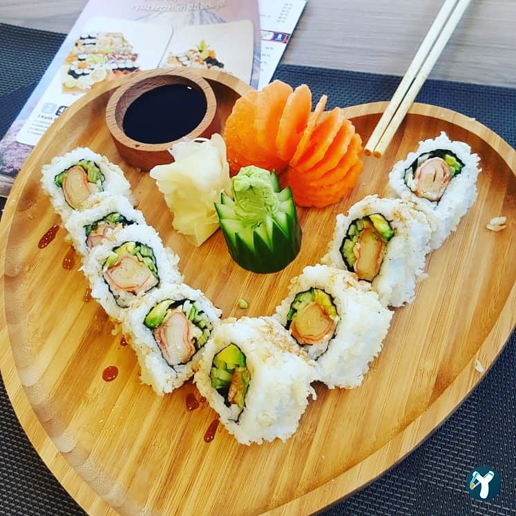Ni̇wa Chinese & Sushi