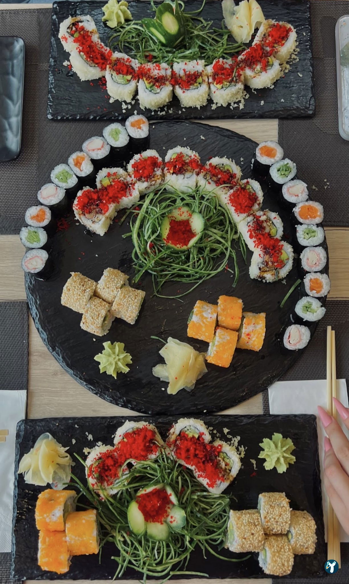 Ni̇wa Chinese & Sushi