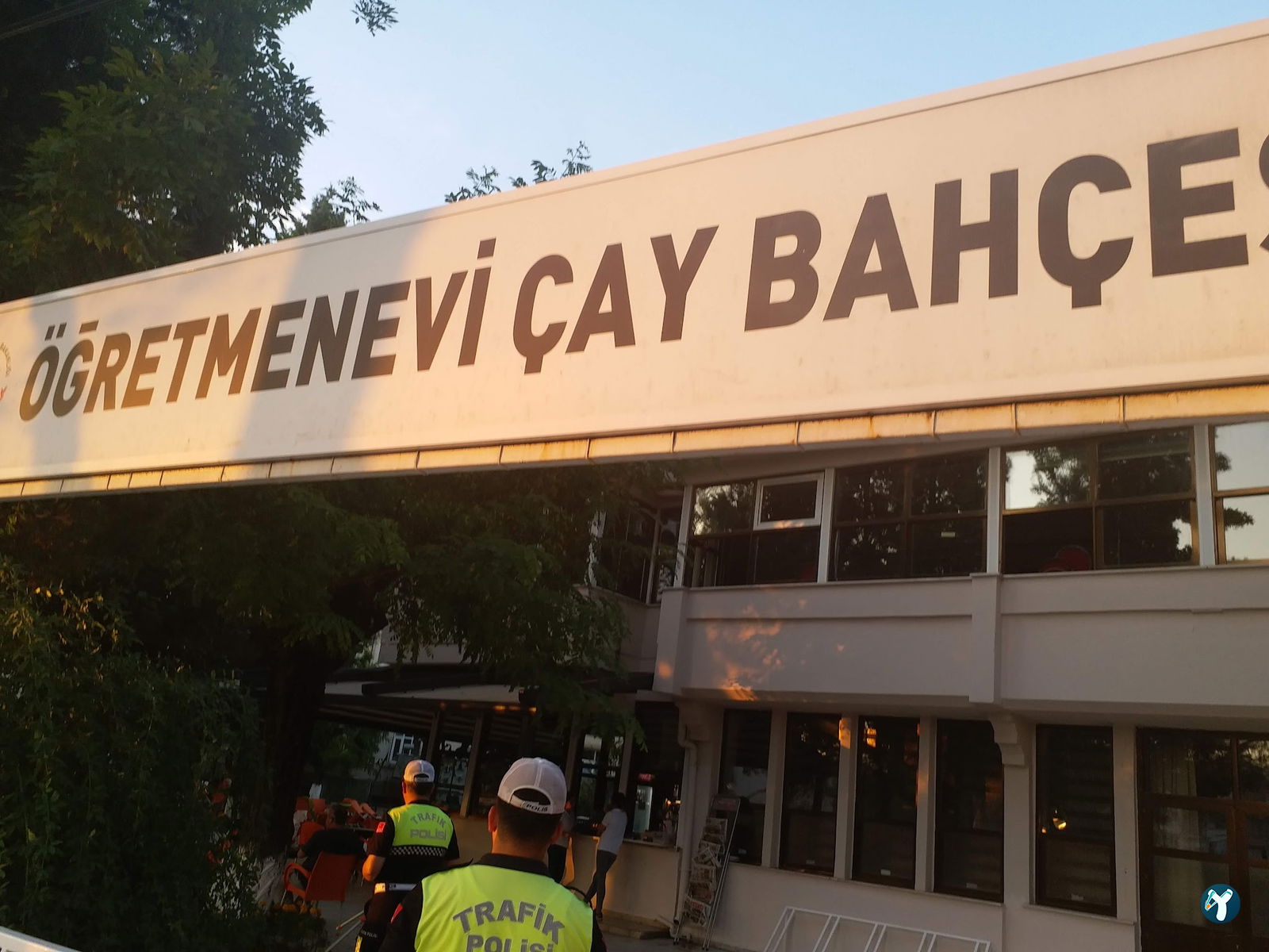 Öğretmenevi Çay Behçesi