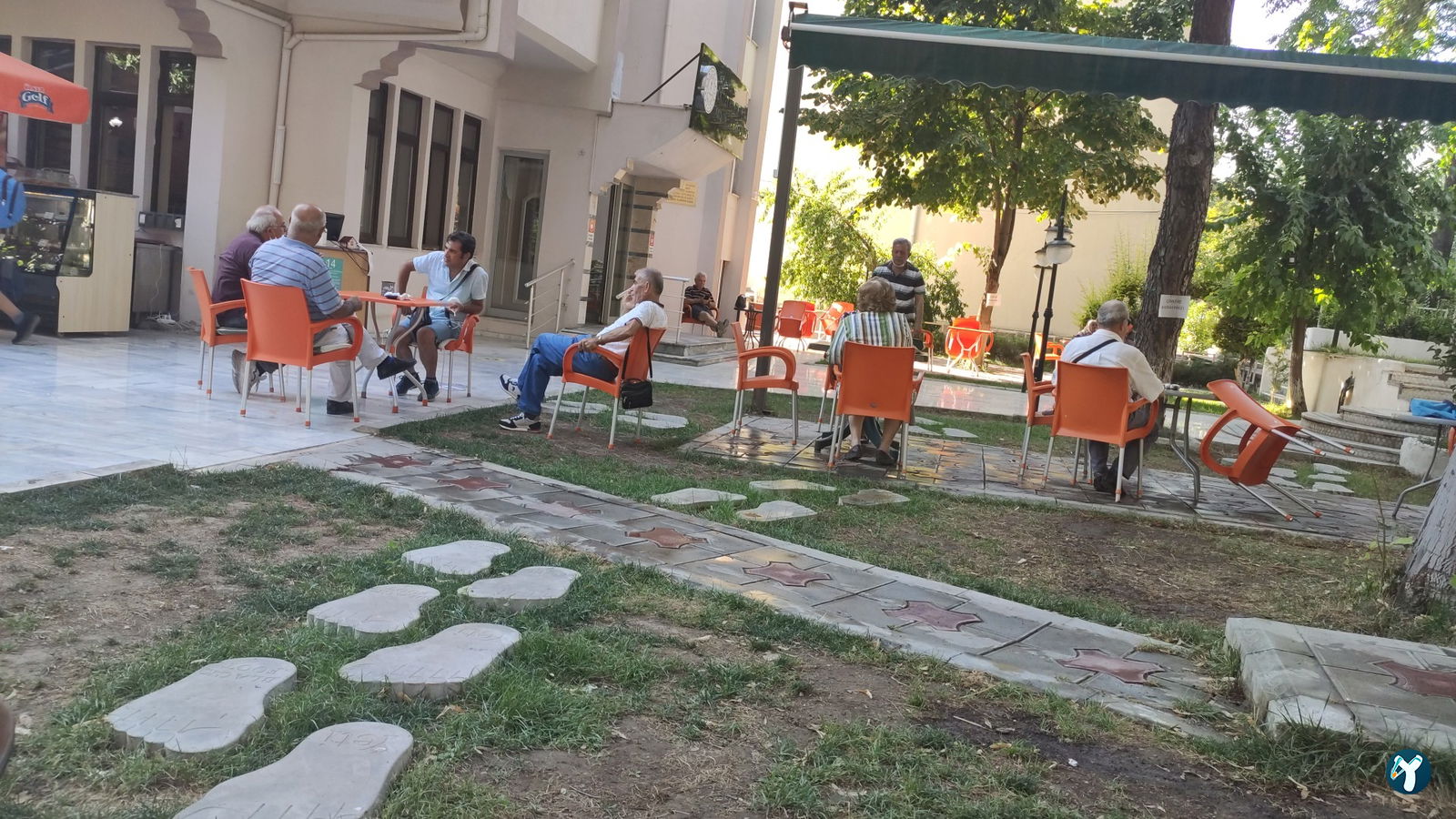 Öğretmenevi Çay Behçesi