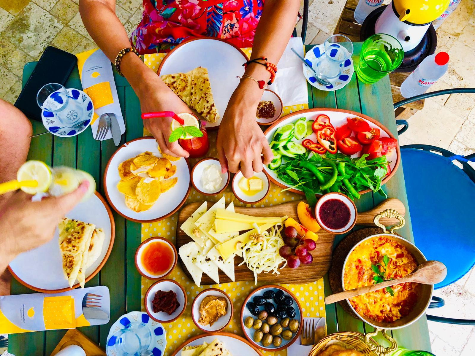 Sarı Demlik Kahvaltı