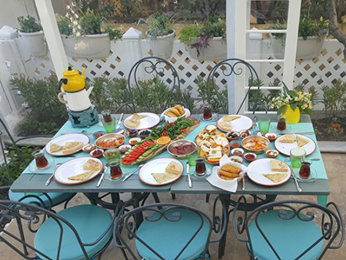 Sarı Demlik Kahvaltı