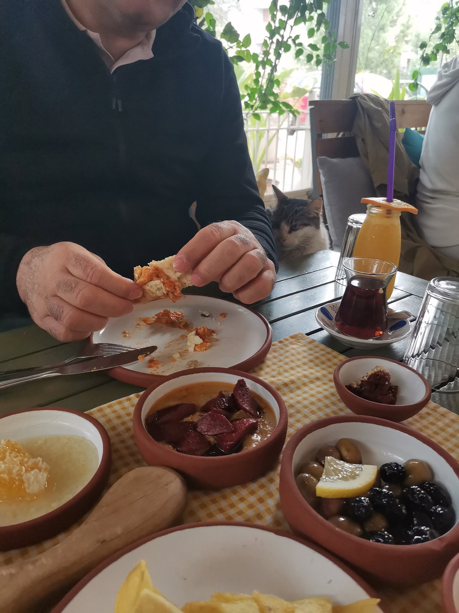 Sarı Demlik Kahvaltı