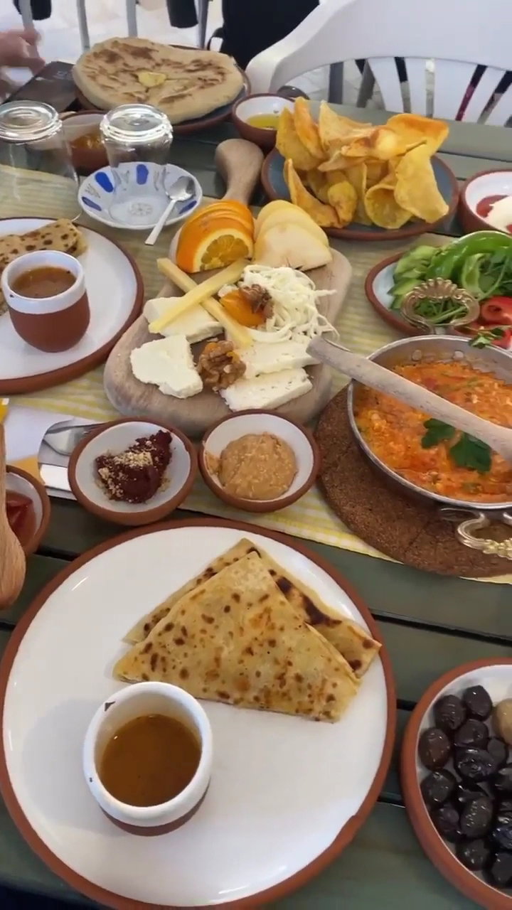 Sarı Demlik Kahvaltı