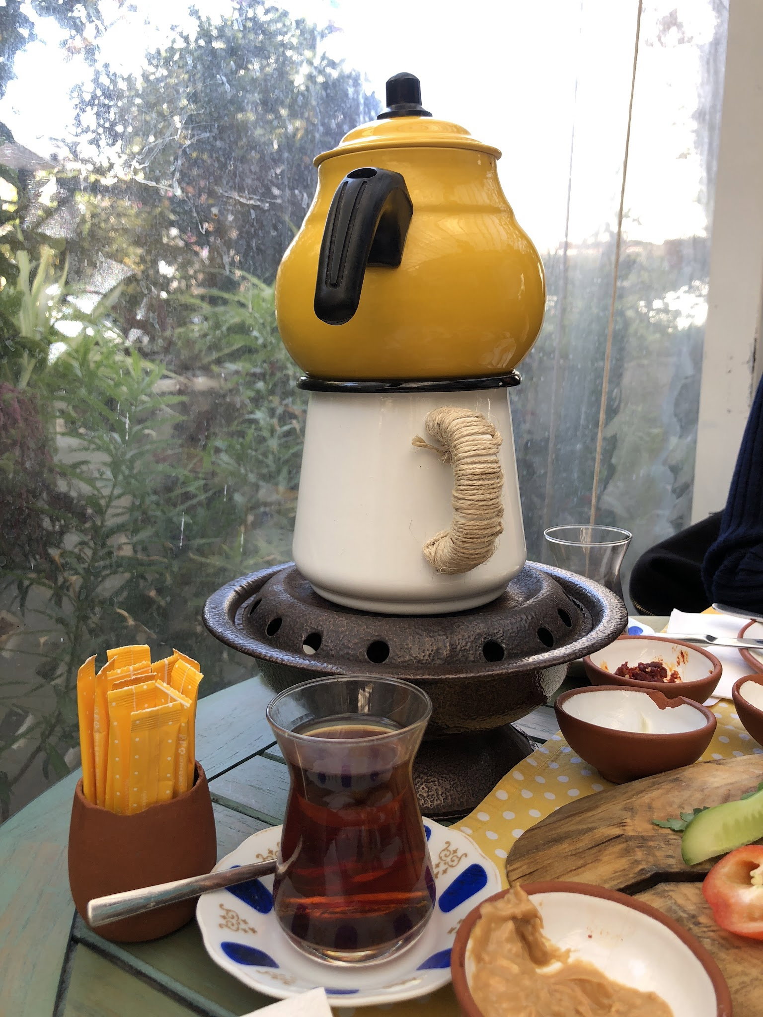 Sarı Demlik Kahvaltı