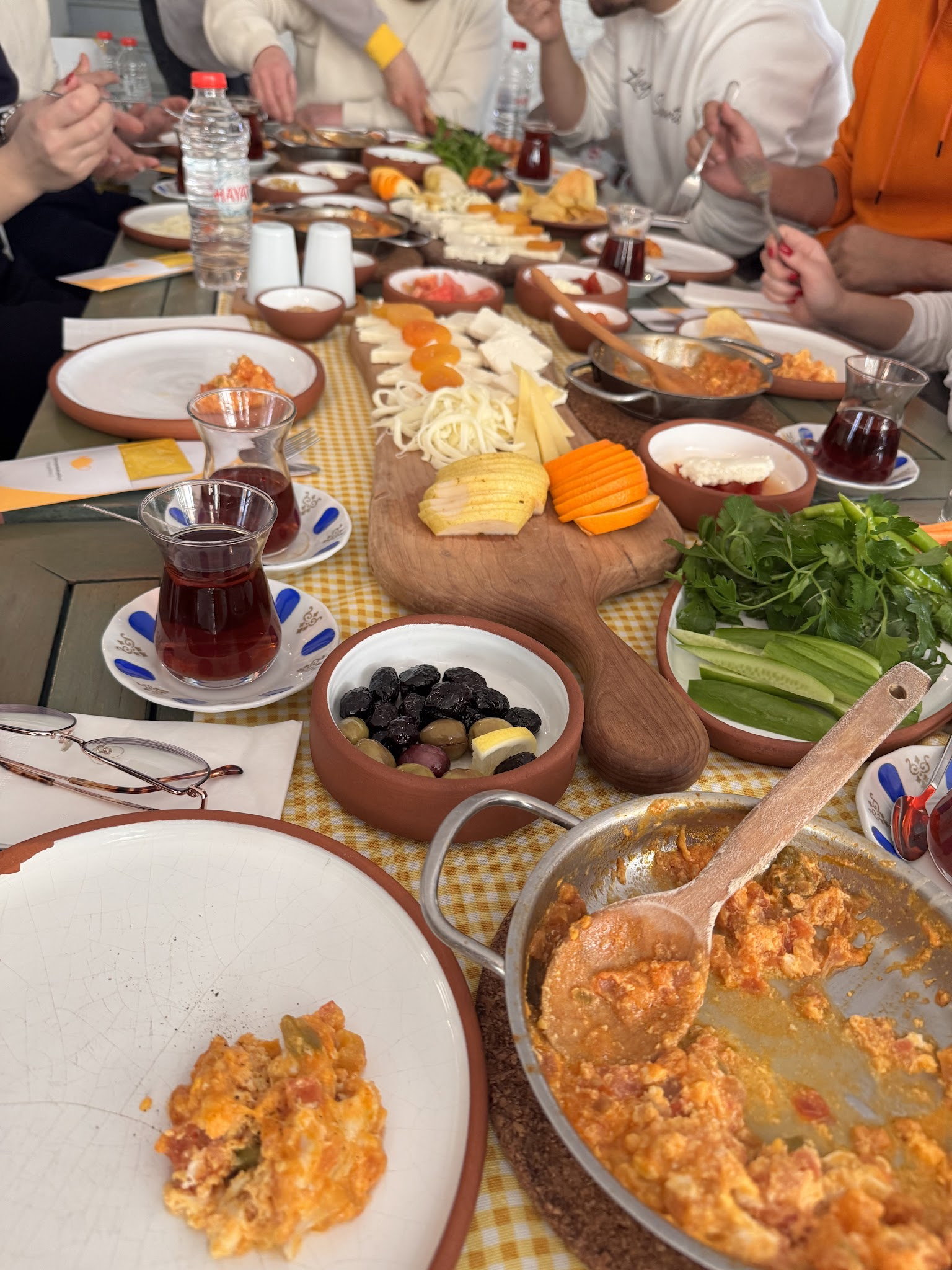 Sarı Demlik Kahvaltı