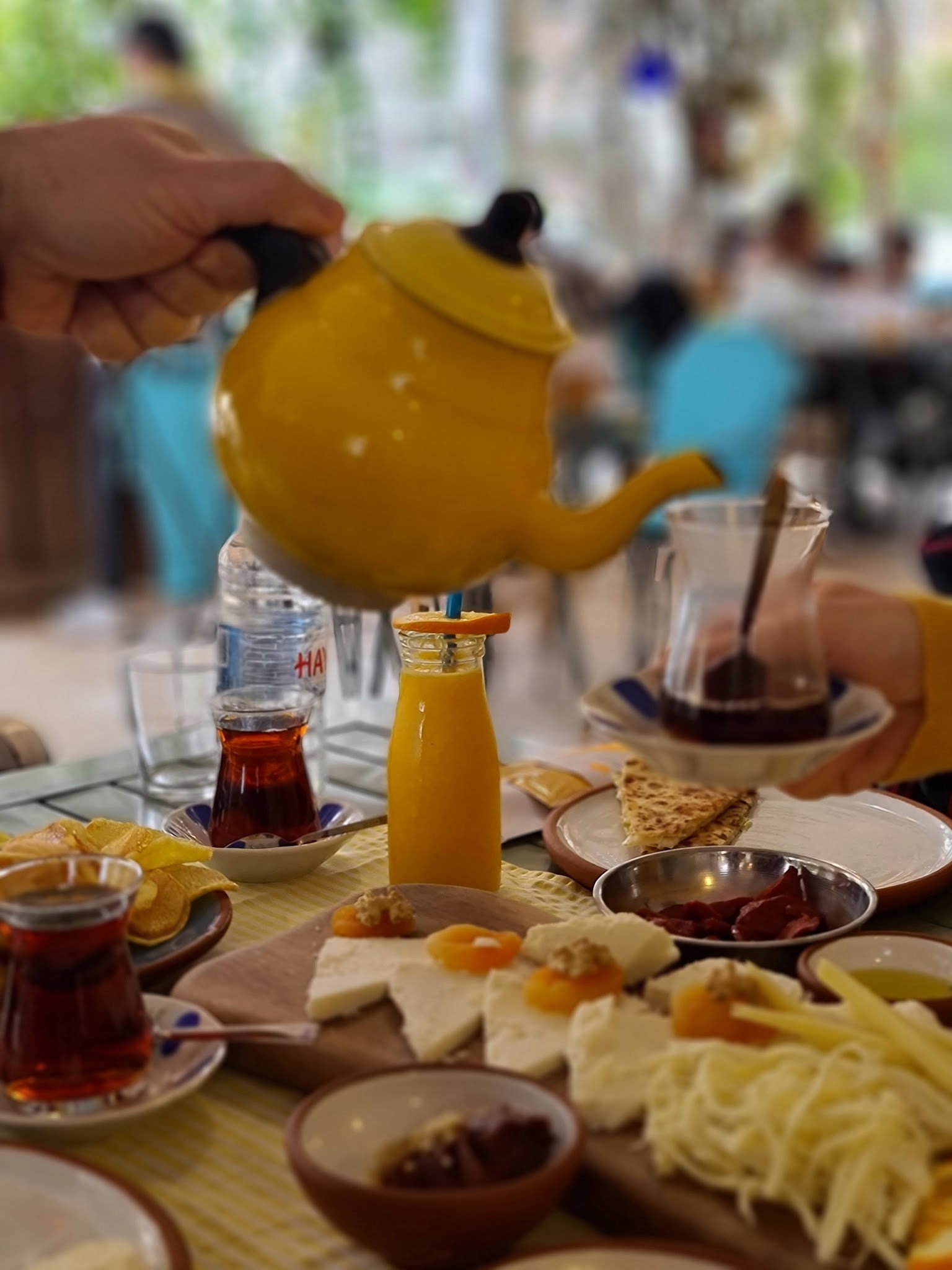 Sarı Demlik Kahvaltı