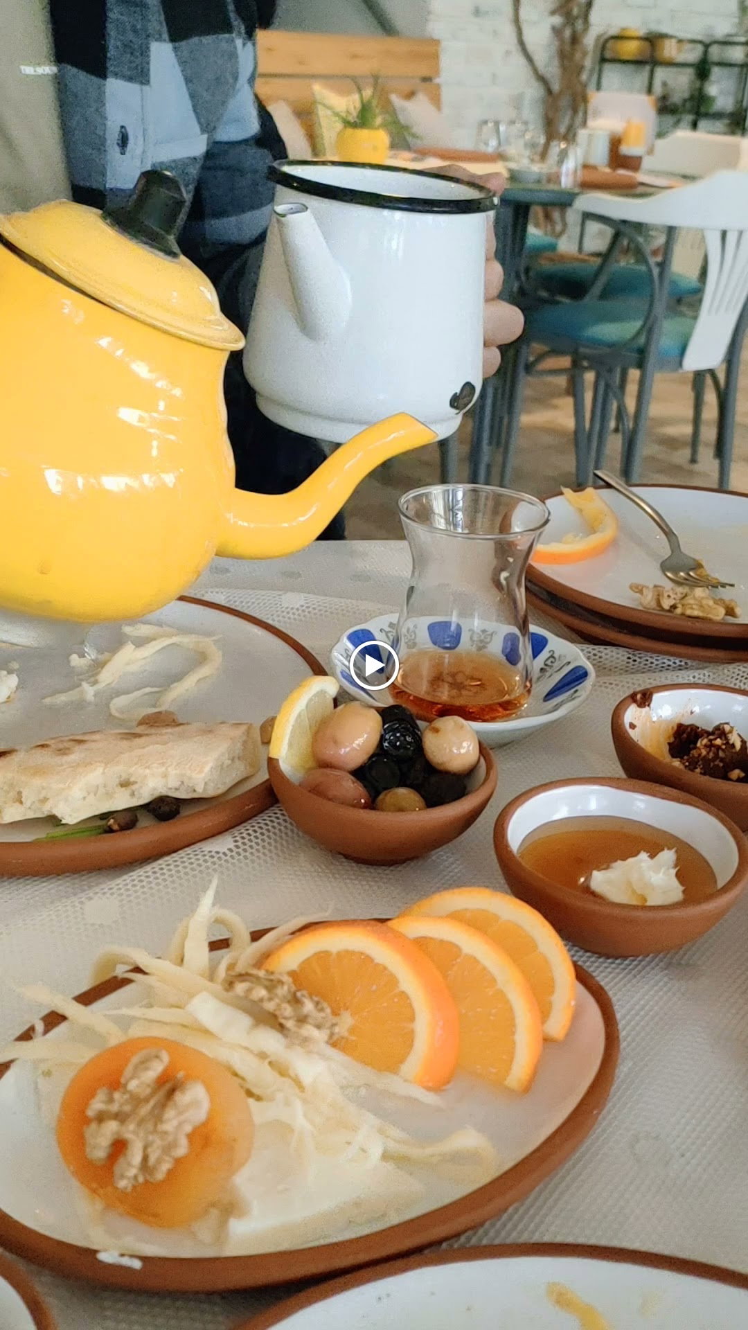 Sarı Demlik Kahvaltı