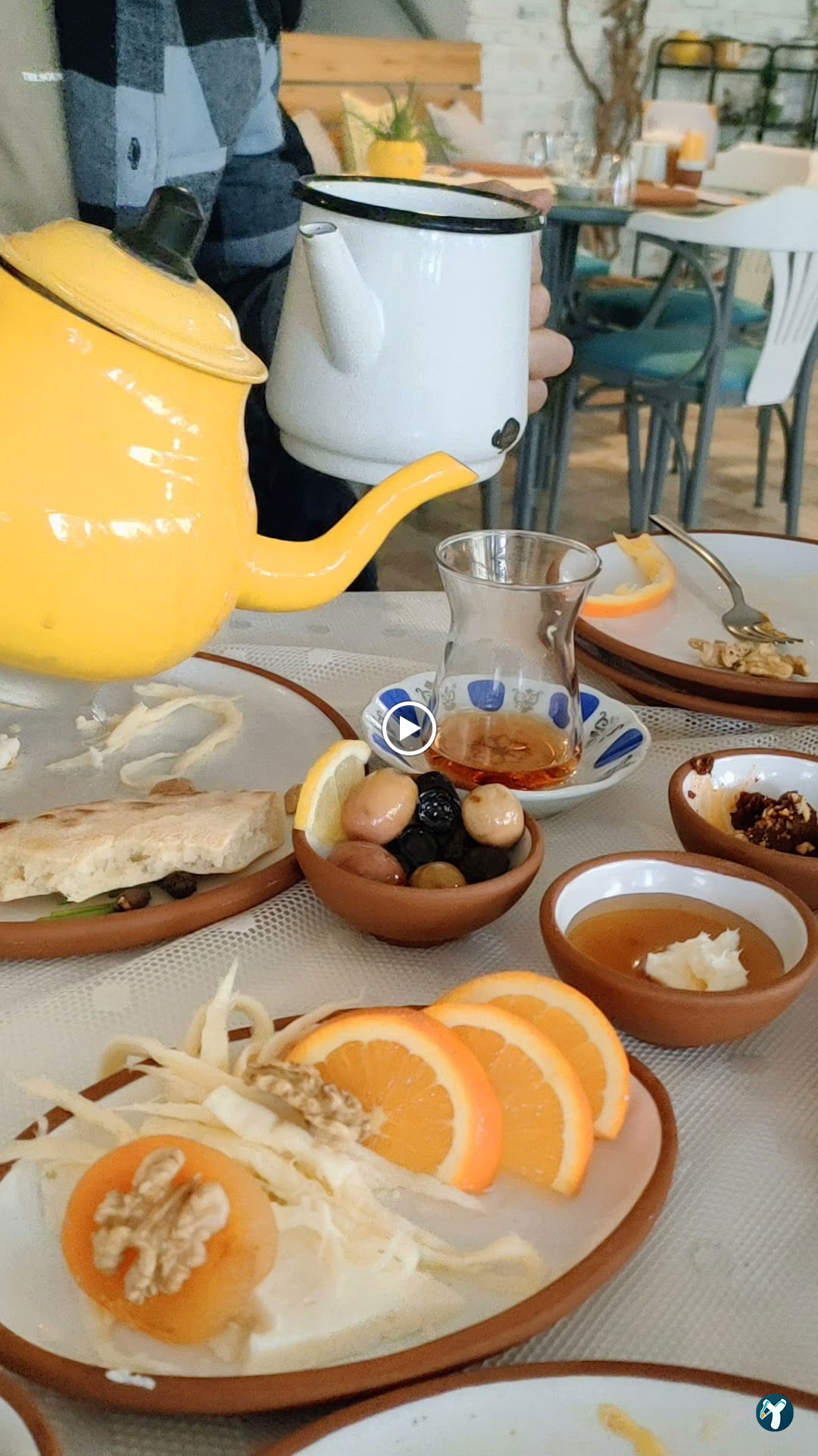 Sarı Demlik Kahvaltı