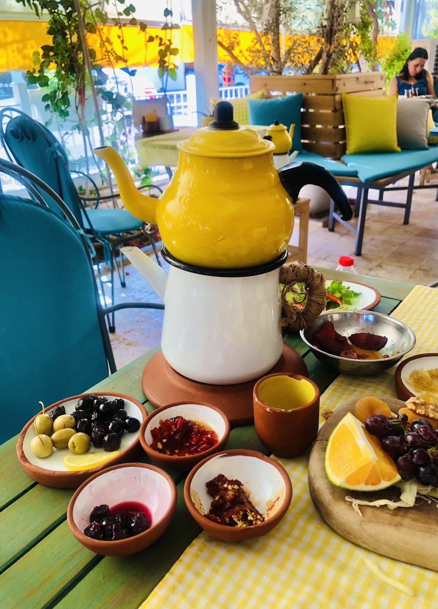 Sarı Demlik Kahvaltı