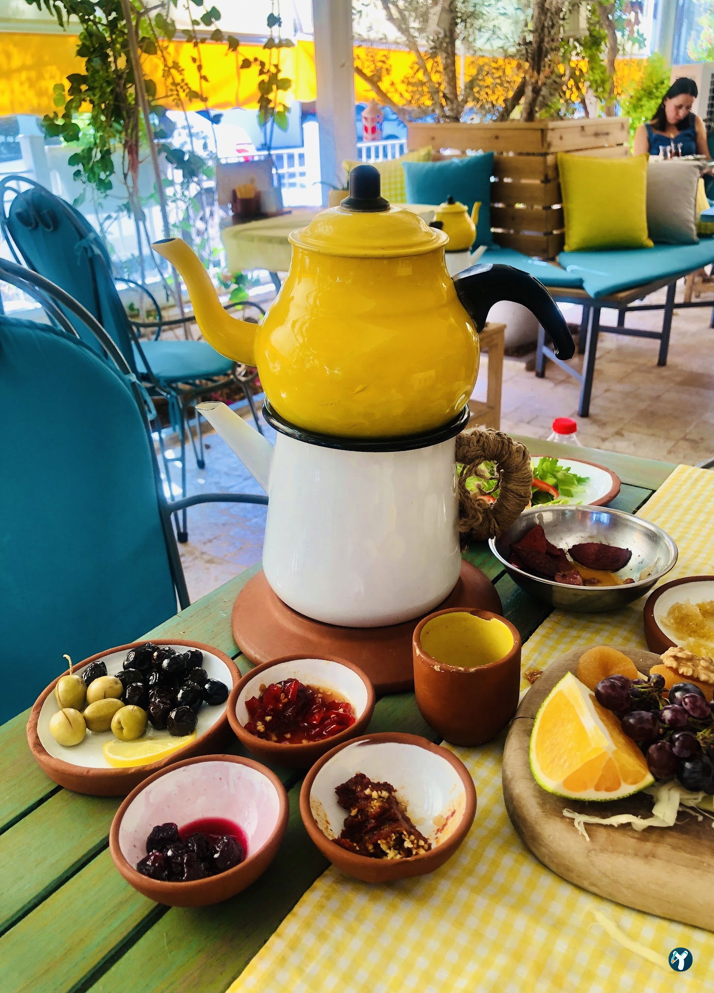 Sarı Demlik Kahvaltı