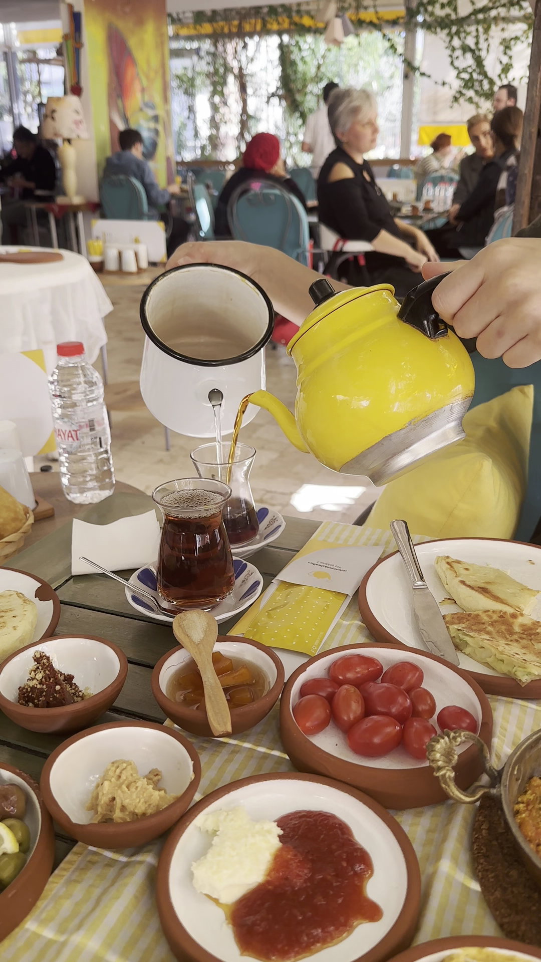 Sarı Demlik Kahvaltı