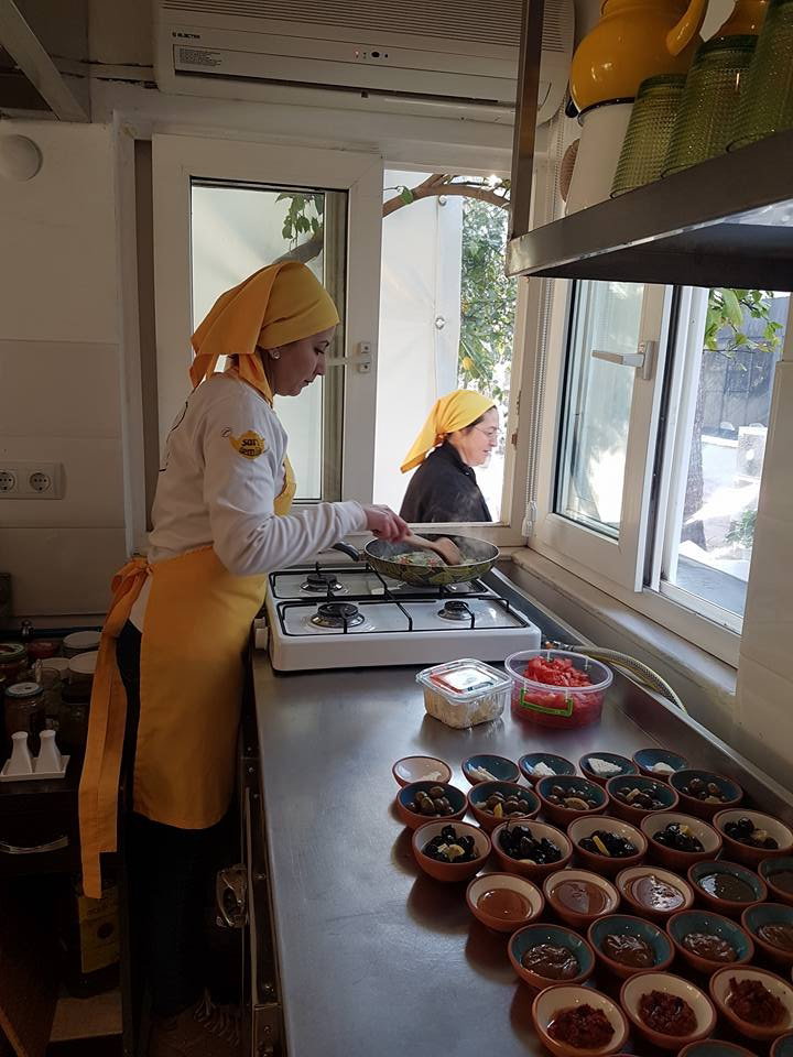 Sarı Demlik Kahvaltı