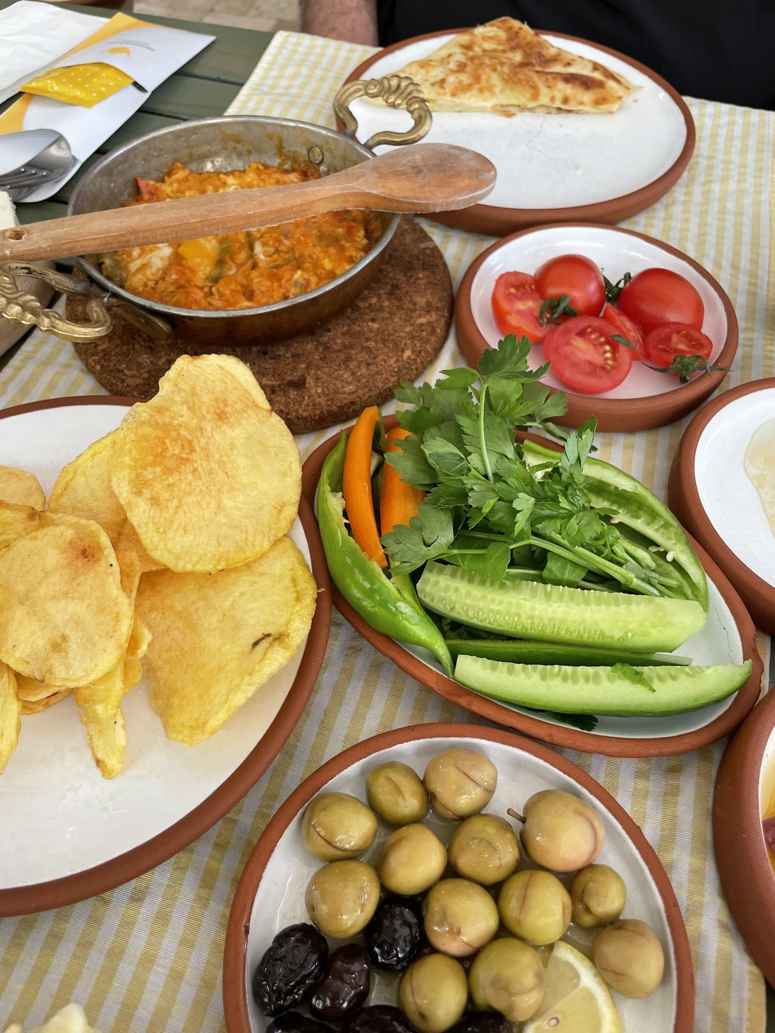 Sarı Demlik Kahvaltı