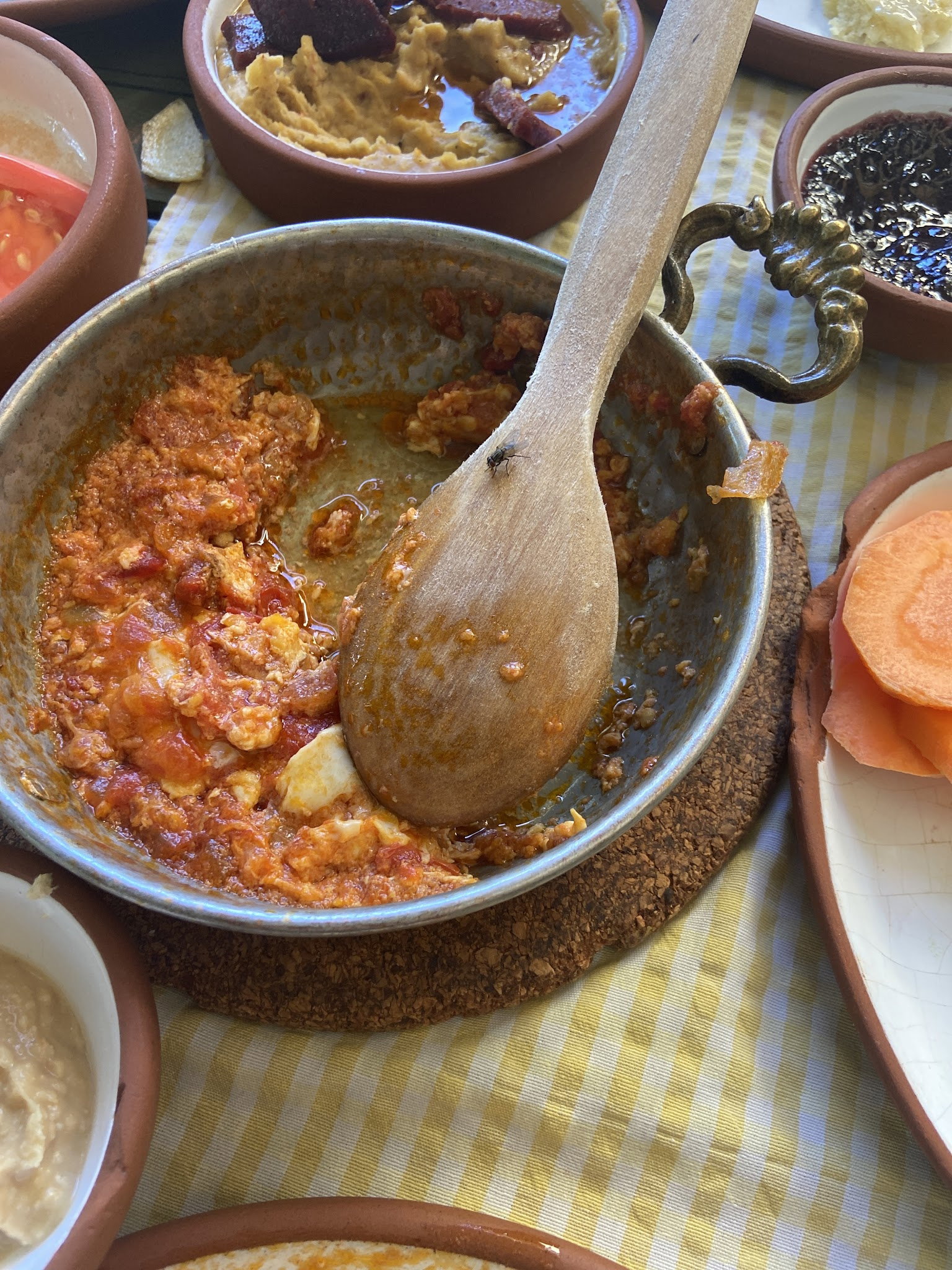 Sarı Demlik Kahvaltı