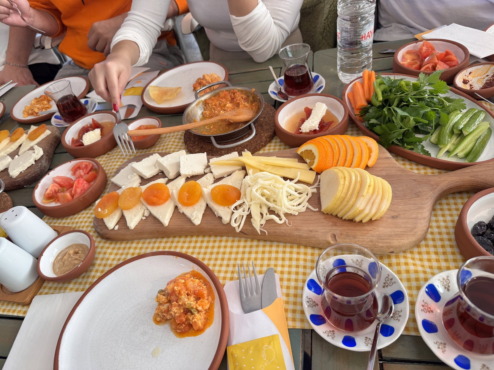 Sarı Demlik Kahvaltı