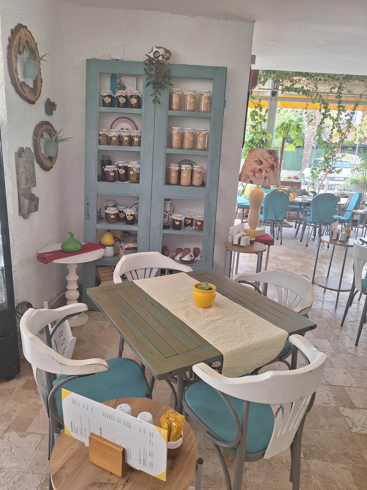 Sarı Demlik Kahvaltı