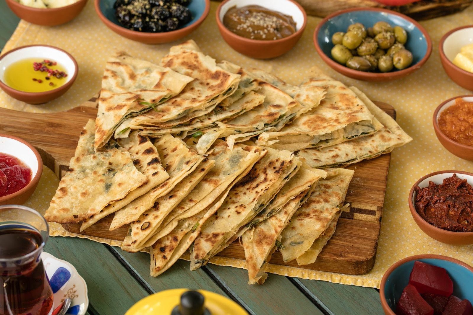 Sarı Demlik Kahvaltı