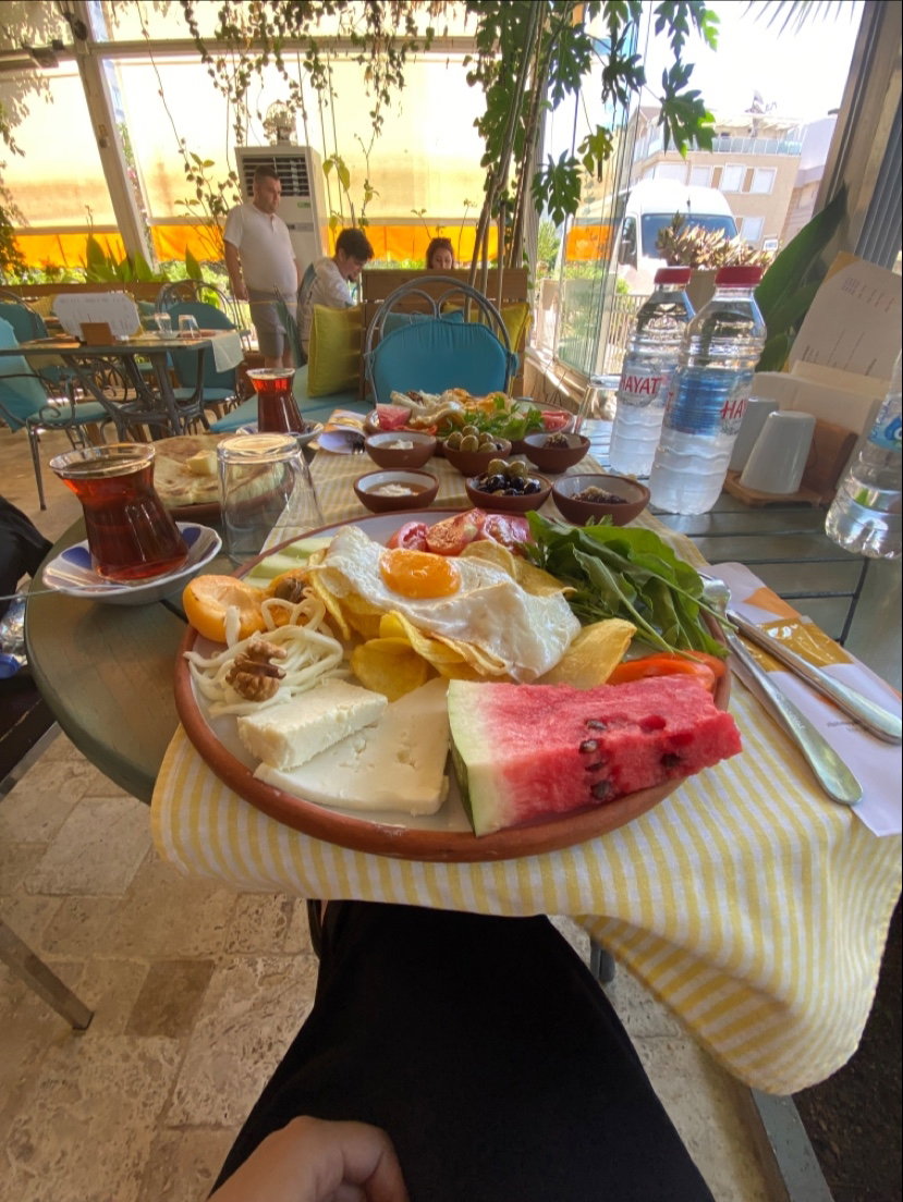 Sarı Demlik Kahvaltı