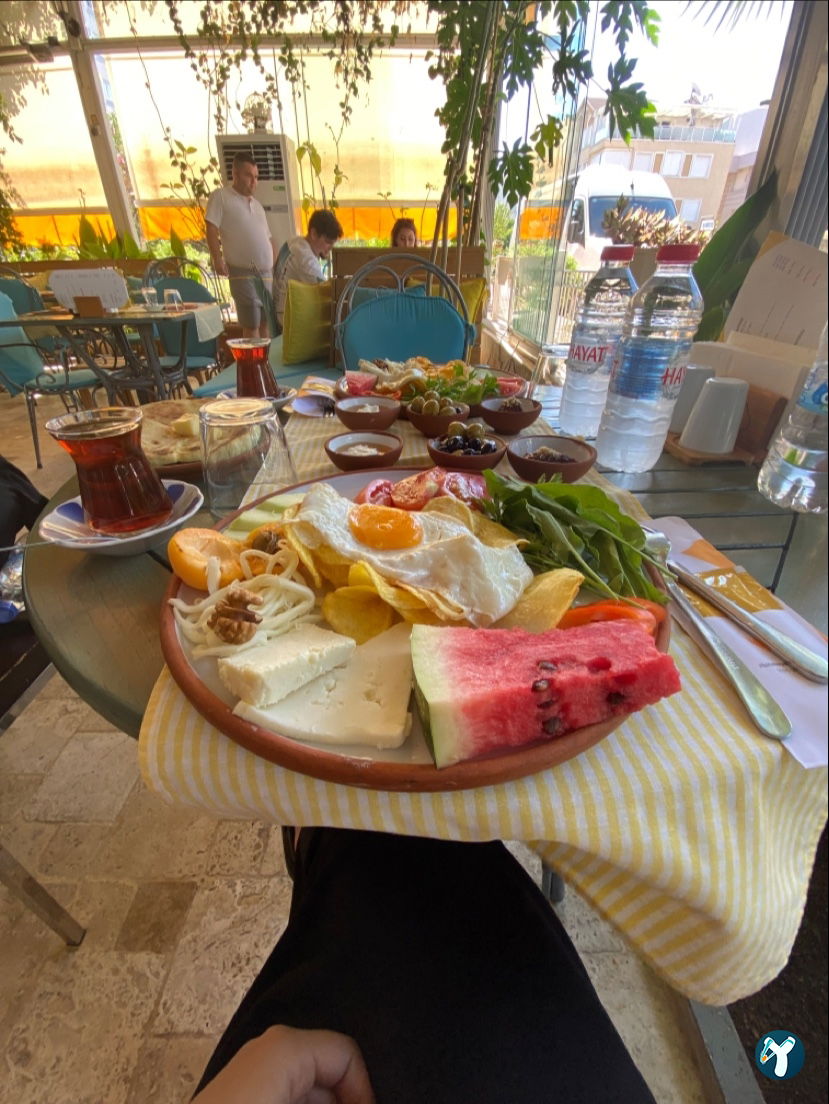 Sarı Demlik Kahvaltı