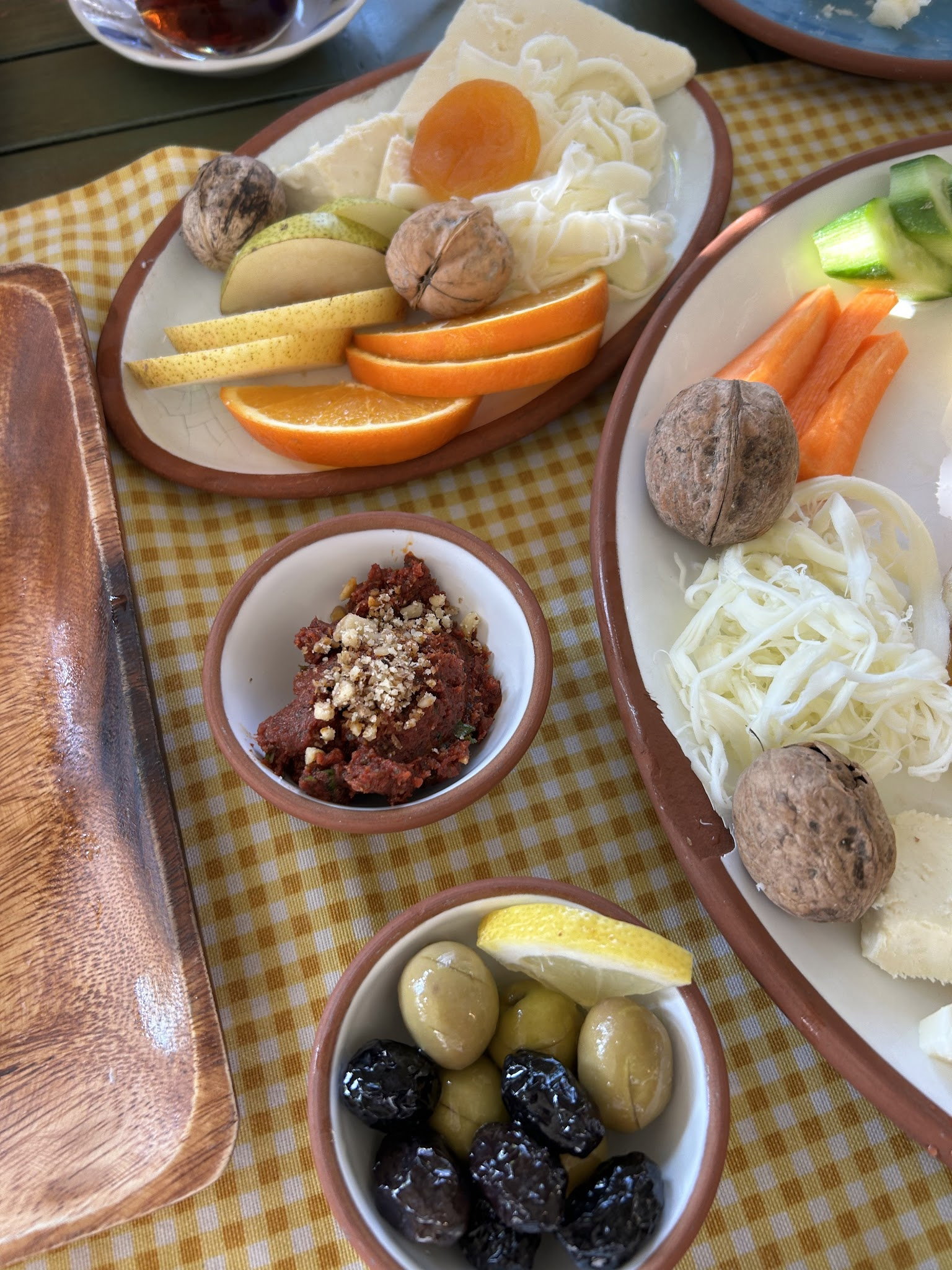 Sarı Demlik Kahvaltı