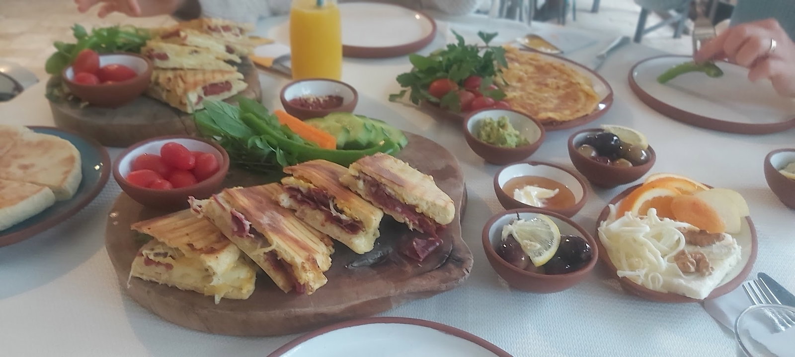 Sarı Demlik Kahvaltı